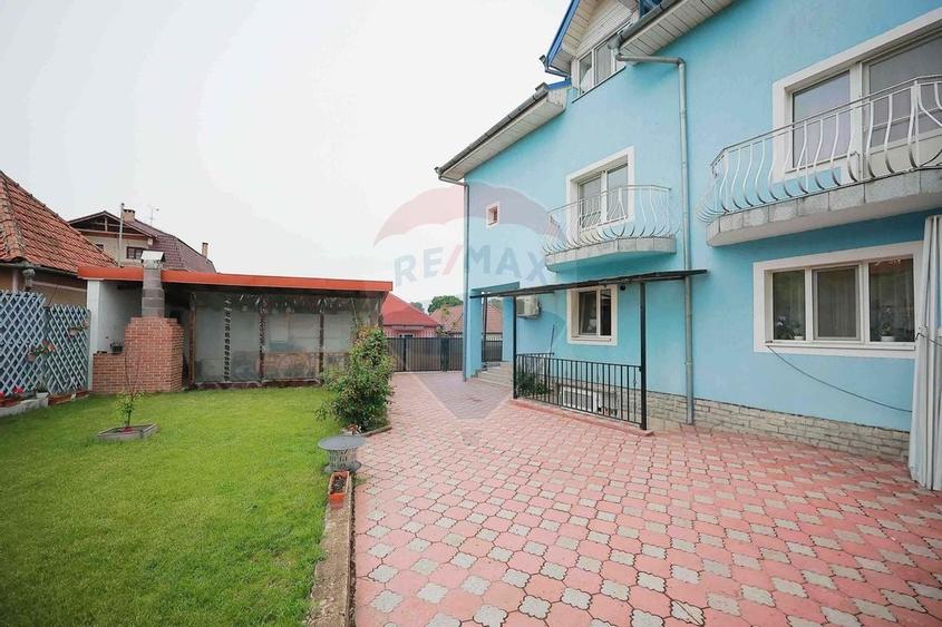 Pensiune cu 11 camere de vanzare, situata in Baile 1 Mai, Sanmartin - 5