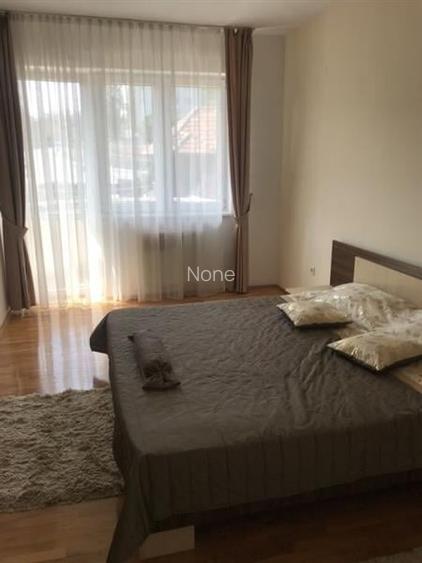 Apartament cu 3 camere semidecomandat, mobilat în Andrei Mureșanu Apartament cu 3 camere semidecomandat, mobilat în Andrei Mureșanu