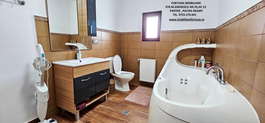 Proprietate D-va Rosie, Casa cocheta, camin de suflet - 12