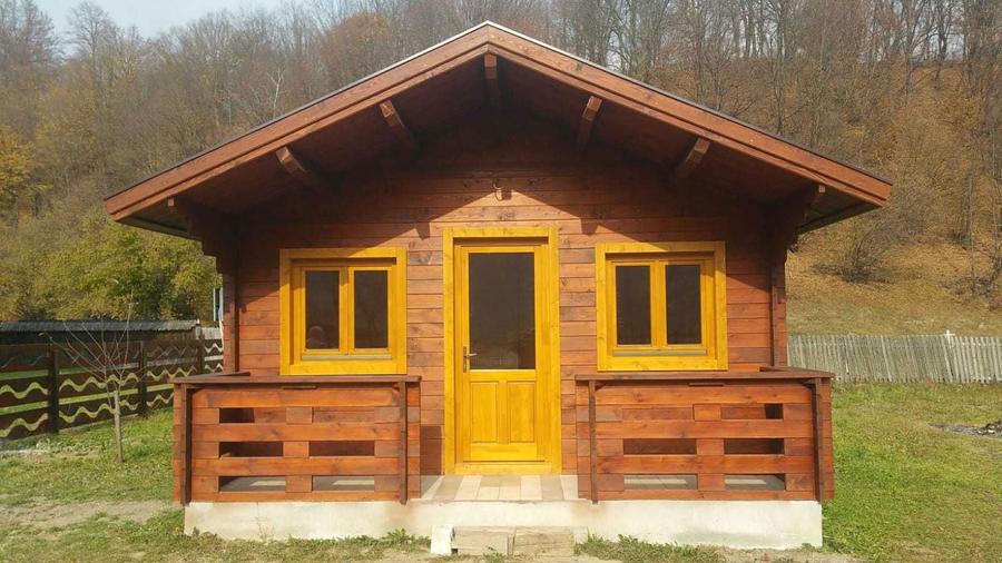 Teren cu deschidere la drumul national impreuna cu cabana - 5