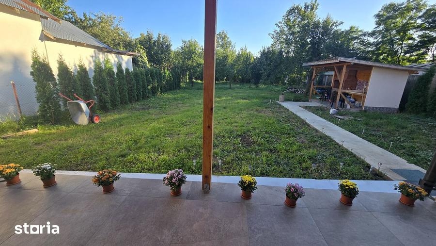 Casă cu 5 camere cu Teren 1270 Mp în Izvoarele