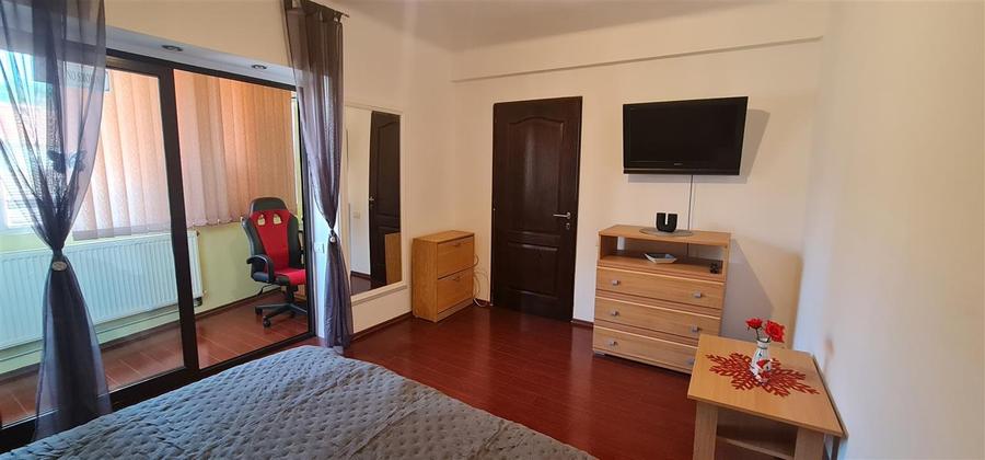 Ap. 2 camere, et.3, la bloc, 82mp, central -Piata Catedralei - 13