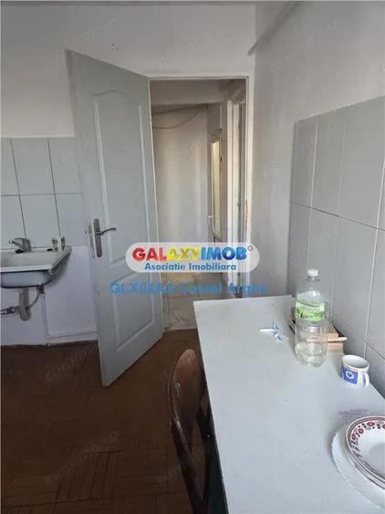 Vindem garsoniera in zona Razboieni-biserica , etaj 2, decomandata - 7