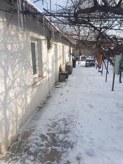 Teren + casa batraneasca in Km 5 - 1