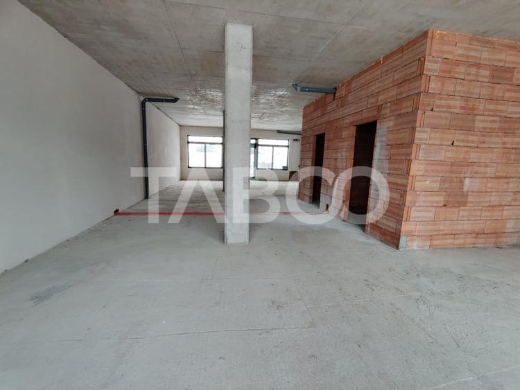 Spatiu comercial open space generos stradal cu vitrine Turnisor Sibiu - 3