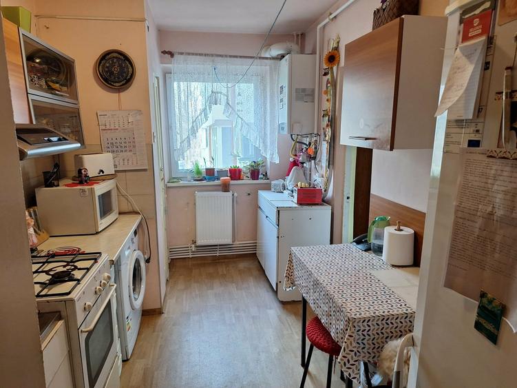 Sat Vacanta ,3 camere decomandat, Bloc stradal, 65mp, Centrala termica - 2