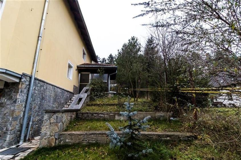 Resedinta distincta,panorama urbana, amplasare de top,Zarnesti,Brasov - 9