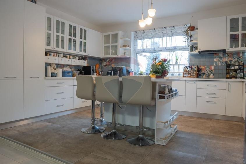 DE VANZARE Reședință Premium cu Piscină și Teren Generos – Sat Roșu - 13