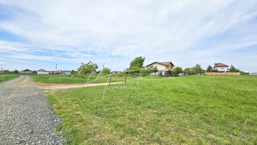 Teren intravilan in zona rezidentiala, la 1 km de A0 si A1 - 14