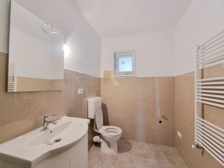 Casă &icirc;nsiruită cu 4 camere și curte proprie - Cartier Izvor, Str. Salc - 6