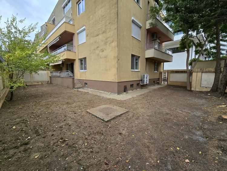 Apartament pe 2 etaje l curte de 187 mp  HERASTRAU - 1