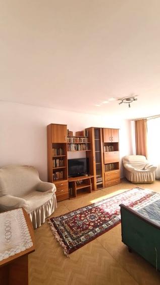 Apartament cu 3 camere decomandat în Rahova - 2