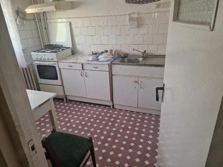 Ap 2 cam , decomandat circular,etaj 3,balcon centrala - 3