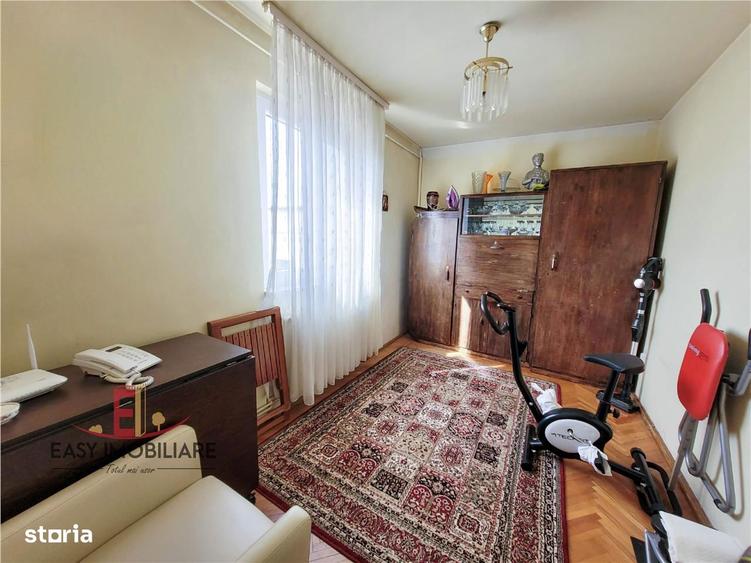 Apartament 4 camere , Str.Parangului , Zona Linistita , 80mp - 6