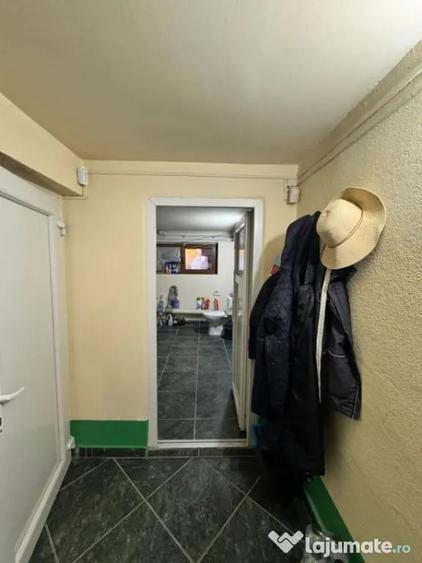 Casă cu 12 camere cu Teren 321 Mp în George Enescu