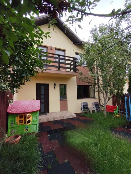 Casă cu 4 camere în Valea Adâncă