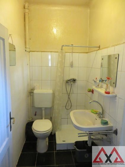 Casă individuală cu 3 camere cu Canalizare în P-ța Alba Iulia