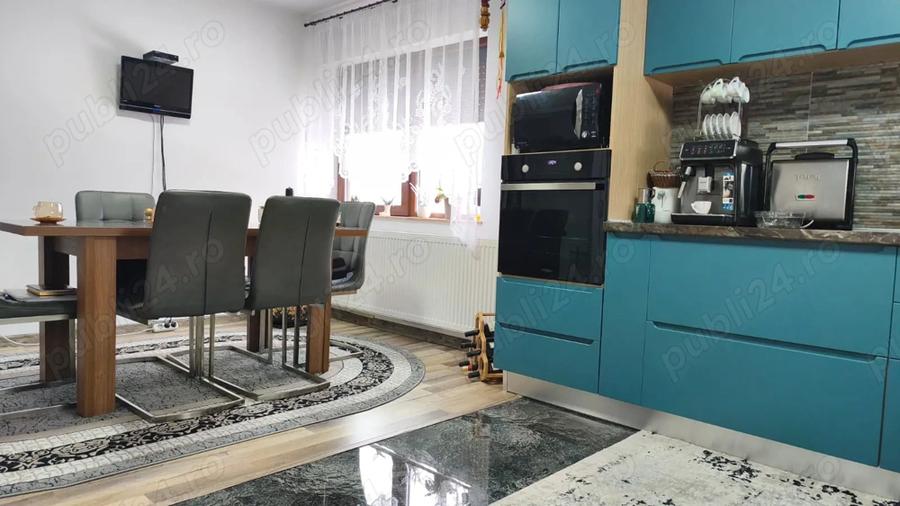 Casă cu Teren 569 Mp în Zăvoi
