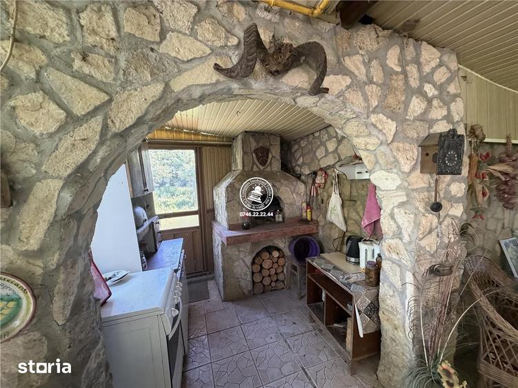 Casă cu 2 camere cu Teren 850 Mp în Bârnova