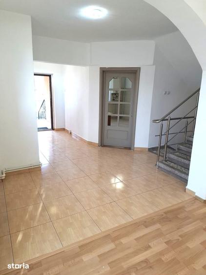 Casă cu 5 camere cu Teren 200 Mp în Central