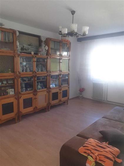 Apartament cu 3 camere decomandat, mobilat în Galata