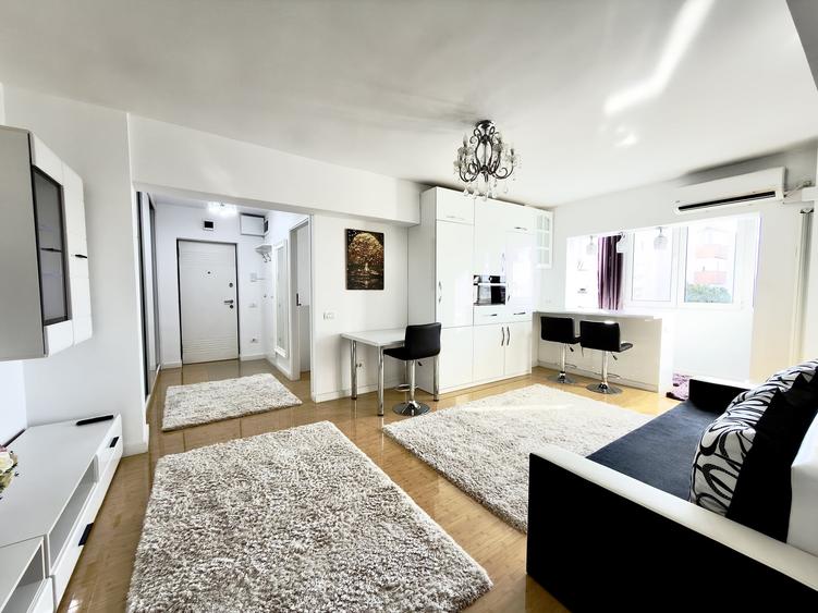 Apartament cu 3 camere semidecomandat, mobilat în Moșilor