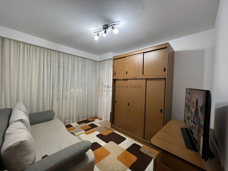 Apartament cu 4 camere decomandat în Central