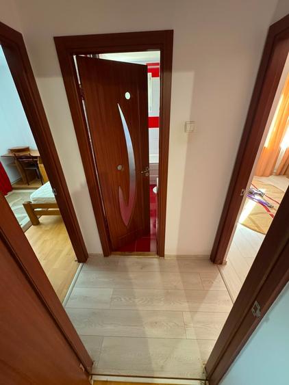 Apartament cu 3 camere semidecomandat în 7 Noiembrie