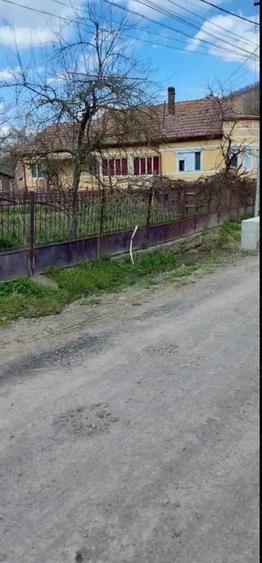 Casă cu 5 camere în Luieriu