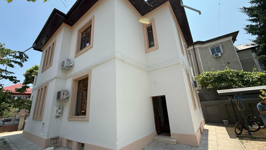 Apartament cu 5 camere decomandat, mobilat în Cotroceni