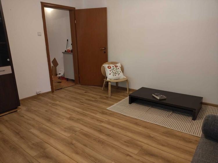 Apartament cu 2 camere semidecomandat în Lipovei