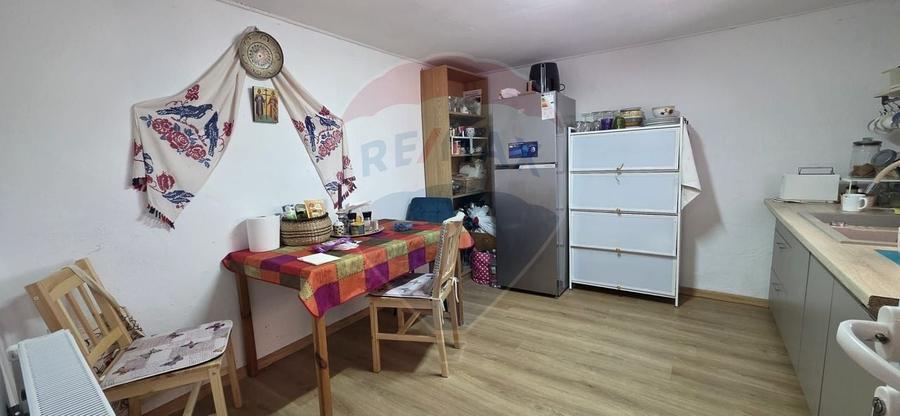 Casa renovata complet 3 camere de vanzare Crevedia 277mp teren - 1