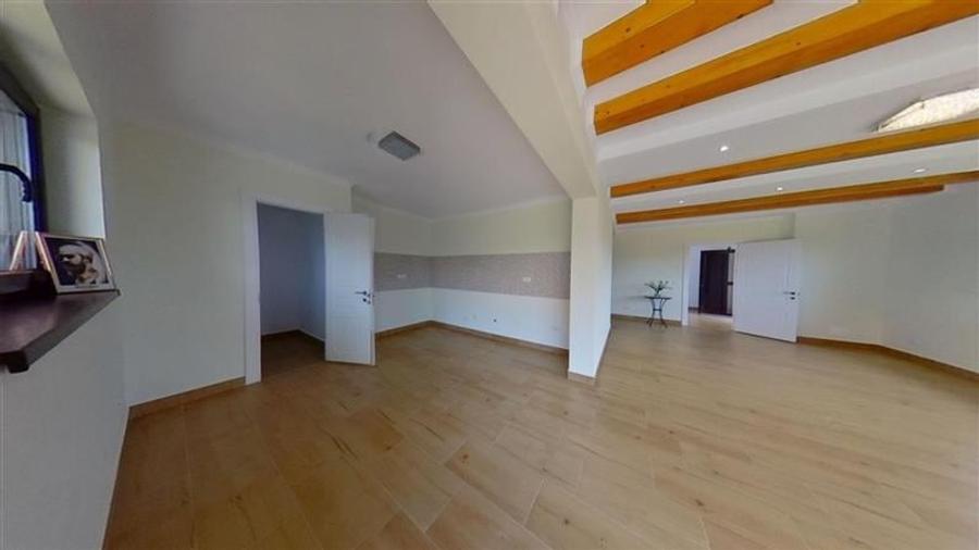 In stil mediteranean, curte proprie, 4 camere, terasa, pod mansardabil, Harman, - 50