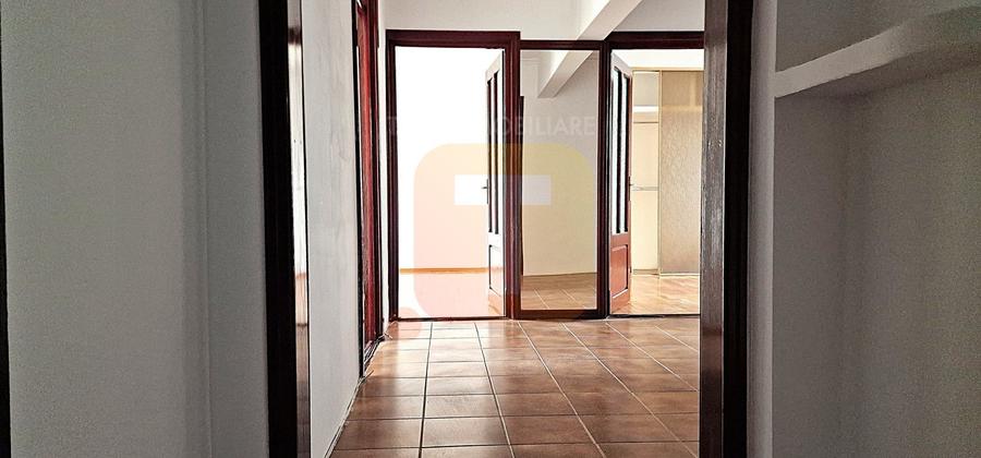 3 camere ultracentral – Piatra Neamț, etaj 4, balcon 7.9 mp - 1