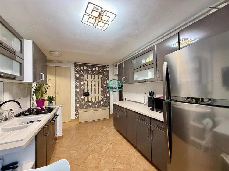 Vanzare - Apartament cu 2 camere - Cornisa - 1