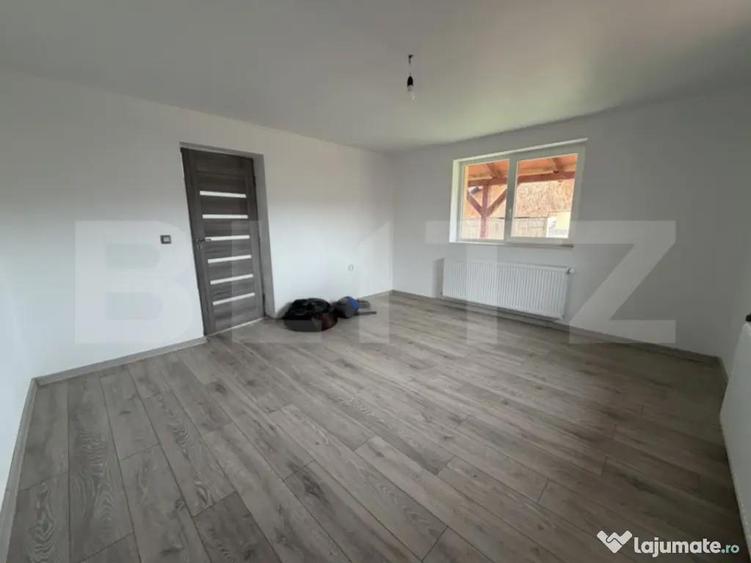 Casa cu 2 camere ?i un teren de 1000 mp - 9