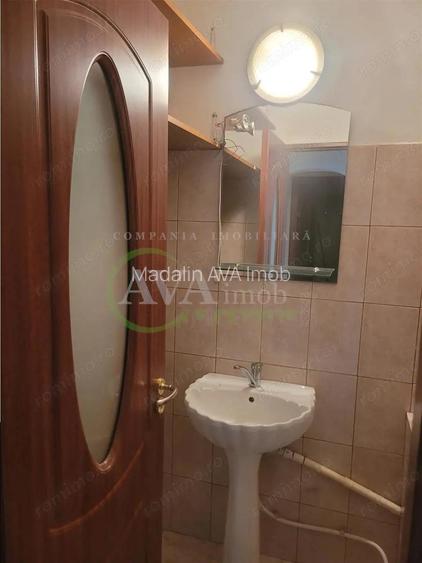Apartament 3 camere decomandat zona Mioritei
