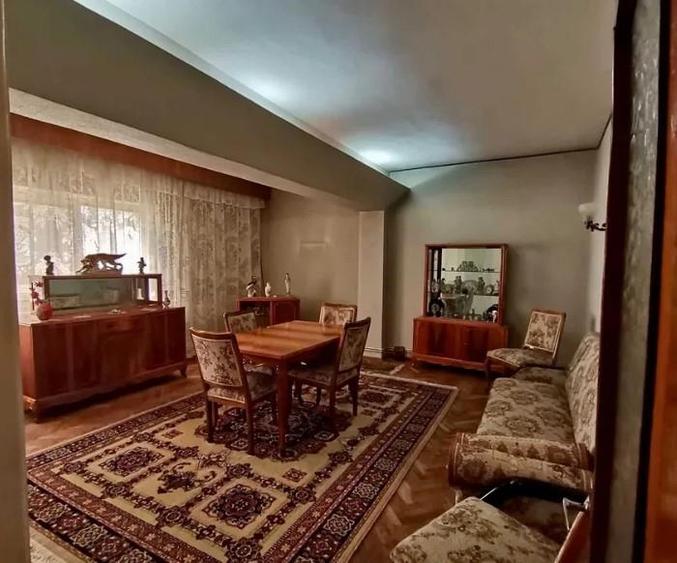 Vanzare apartament 4 camere, zona Sud - 1