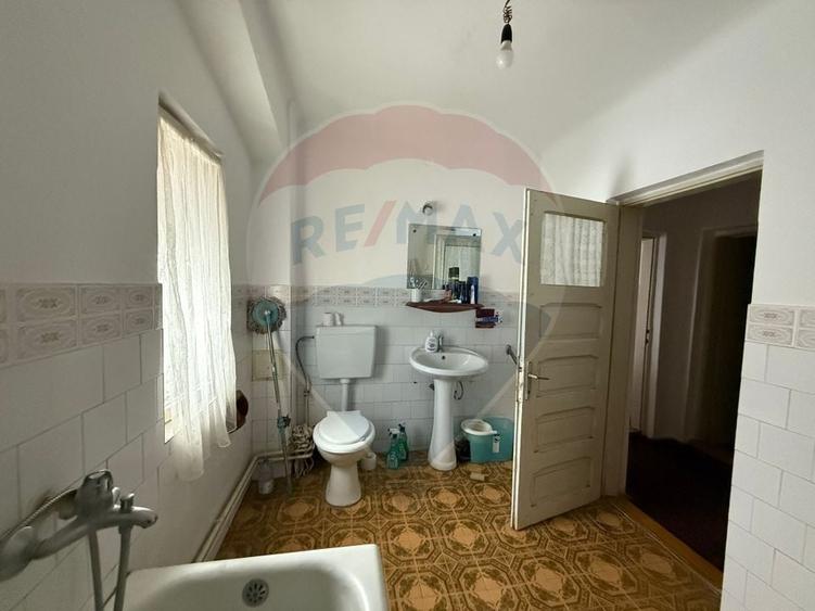 Casă / Vilă cu 6 camere de vânzare - 12