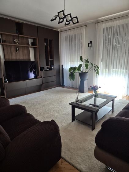 Apartament cu 3 camere semidecomandat în Dorobanți