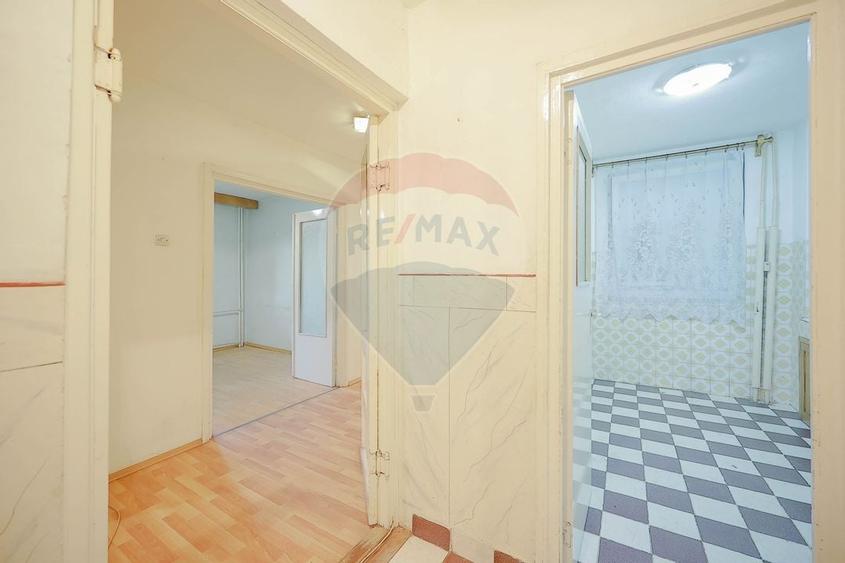 Apartament cu 3 camere de vanzare, in zona Rogerius - 6