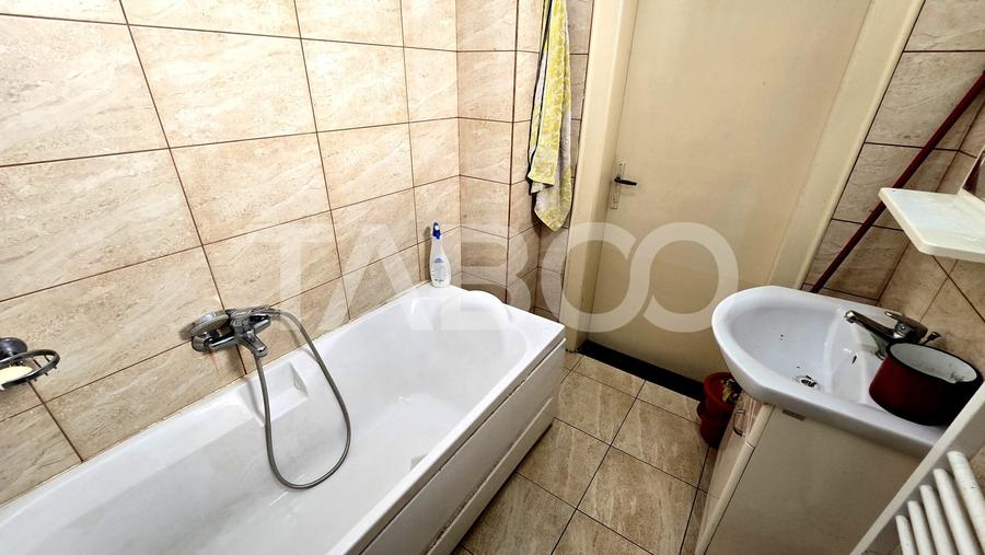 Casa individuala de vanzare 3 camere 2 bai si garaj Piata Cluj - 9