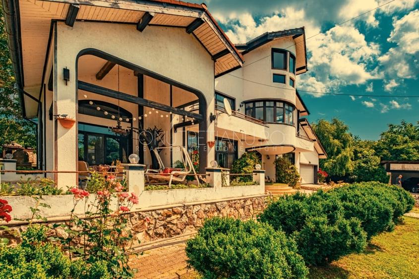 Casă individuală cu 7 camere cu Teren 4000 Mp în Izvorani