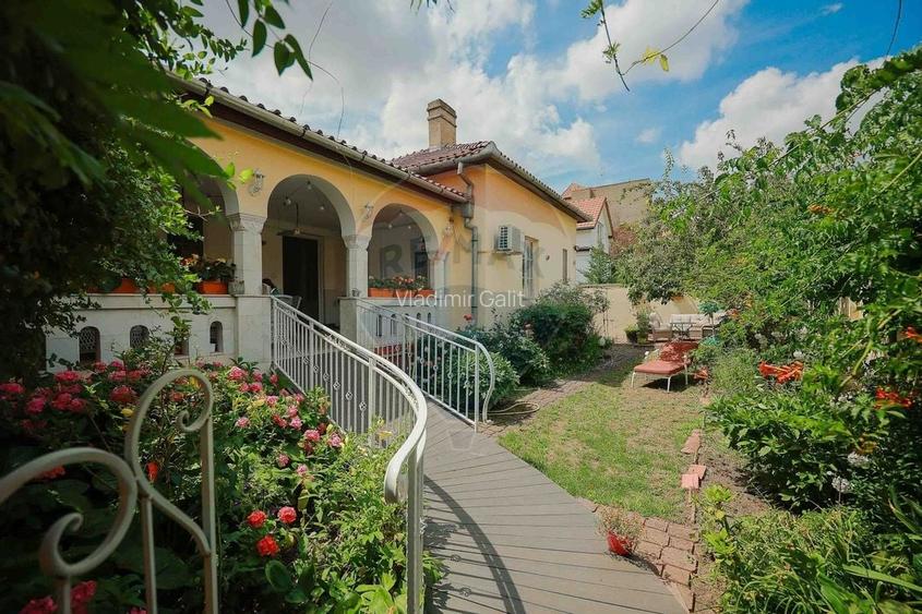 Casa cu 4 camere de inchiriat in zona Ultracentrala