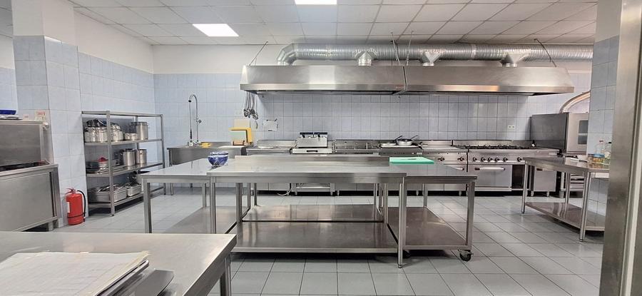 EXCLUSIV - OCAZIE ! EFORIE SUD FRONTAL MARE COMPLEX TURISTIC 3.745 MP. 30 CAMERE - 18