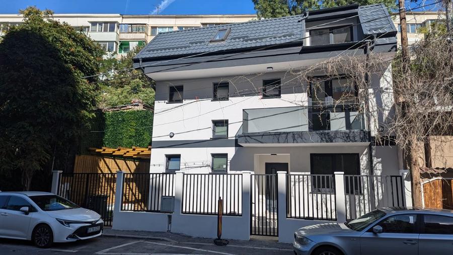 Metrou,Eroii  Revolutiei  PADESUL Vila 2024 ,Finisaje lux ,BINE CONSTRUITA 6 cam - 1