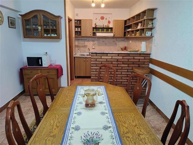 VILA 5 CAMERE, FARA CURTE, GARAJ, CENTRAL, ZONA LIVADA POSTEI - 14