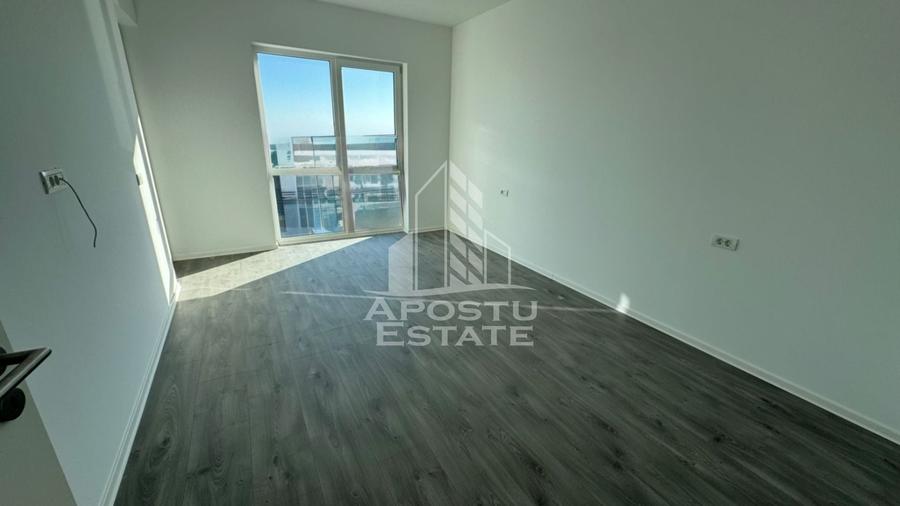 Apartament cu 3 camere semidecomandat în Torontalului