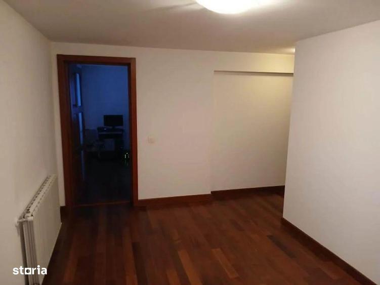 Casă cu 5 camere cu Canalizare în Giurgiului