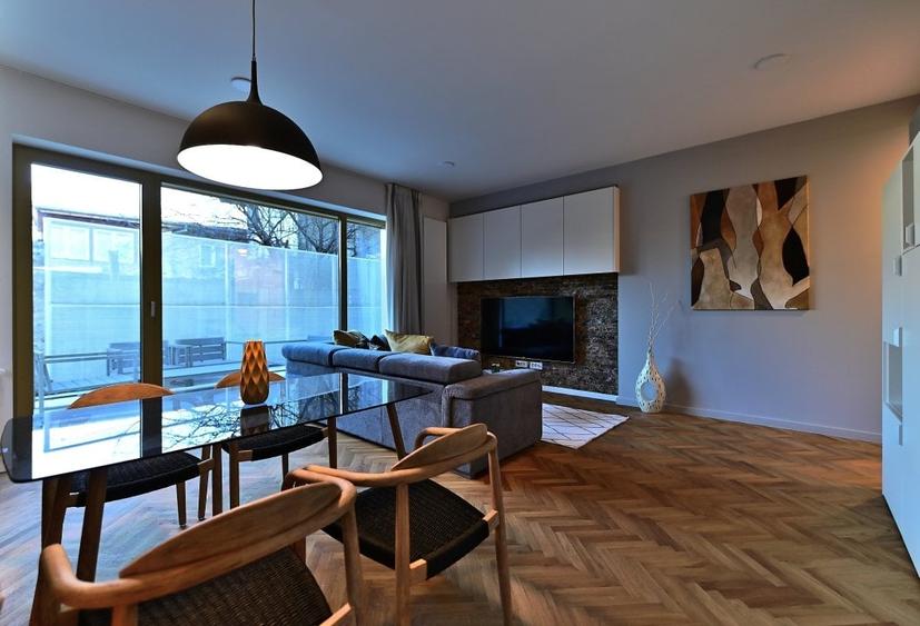 Rafinament, liniște și spațiu exterior privat în centrul Bucureștiului - 6